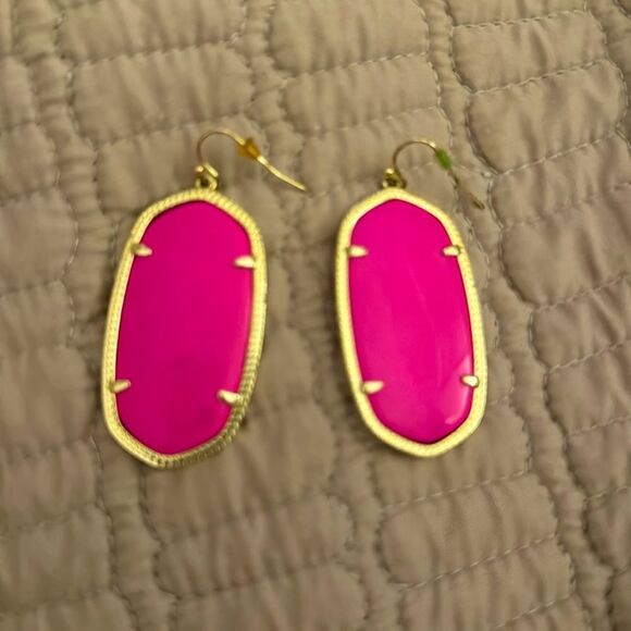 *Final* Kendra Scott Inspired Gold Tone Barbie Pink Earrings Medium Earrings EUC - Picture 1 of 2